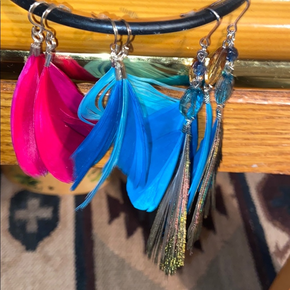 Lot of 3 feather earrings.